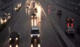 西安雨天爆料视频,街头景象惊心动魄