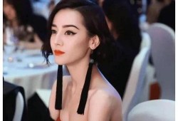 女主在娱乐圈里吃瓜,女主的吃瓜日常